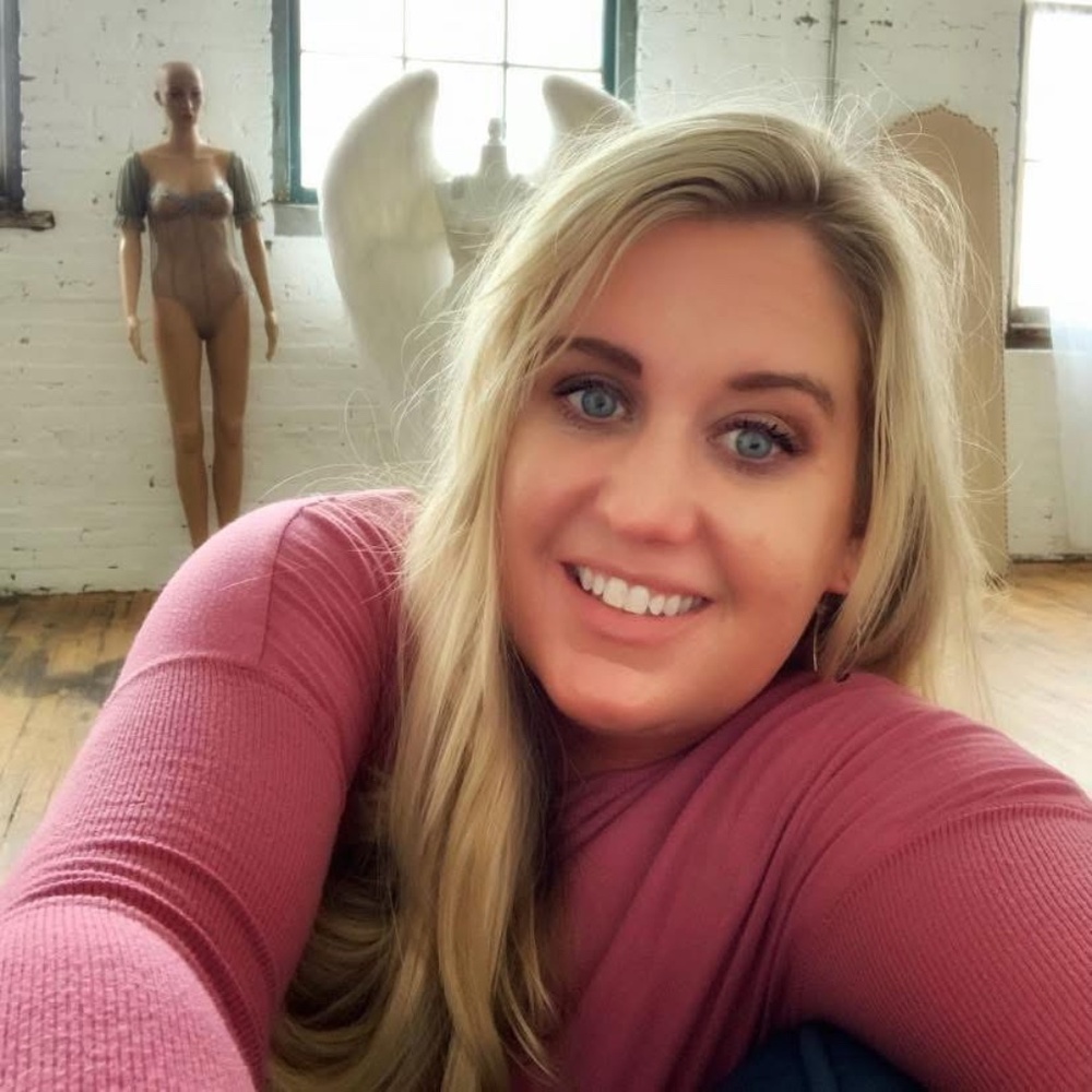 Meet your Posher, Cassandra